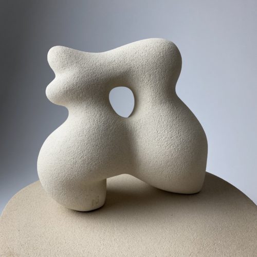 Unique sandstone piece - Sidonie sculpture - Hermine Bourdin
